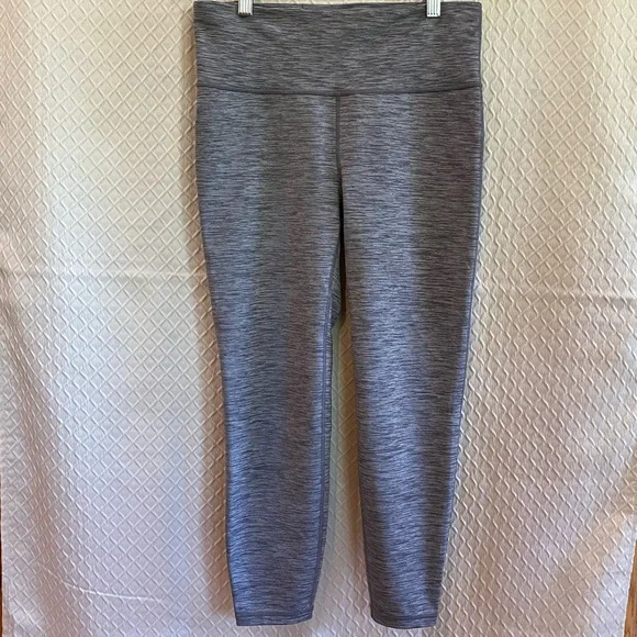 GAP Heathered Gray Women's Crop Leggings. - Picture 2 of 9